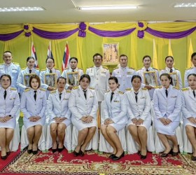 พิธีรับพระราชทานพระบรมฉายาลักษณ์พระบาทสมเด็จพระเจ้าอยู่หัวที่ฉายกับสมเด็จพระนางเจ้าฯ พระบรมราชินี